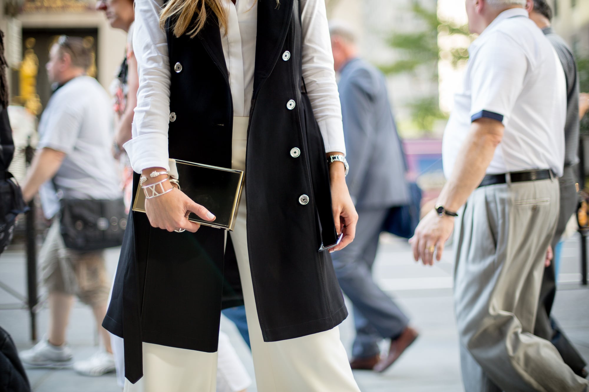 Sleeveless-trench-coat-White-culotees-Pam-Hetlinger-TheGirlFromPanama