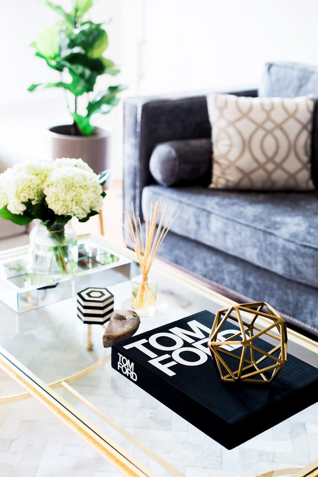 Chic and Glam Living Room | The Girl From Panama @pamhetlinger