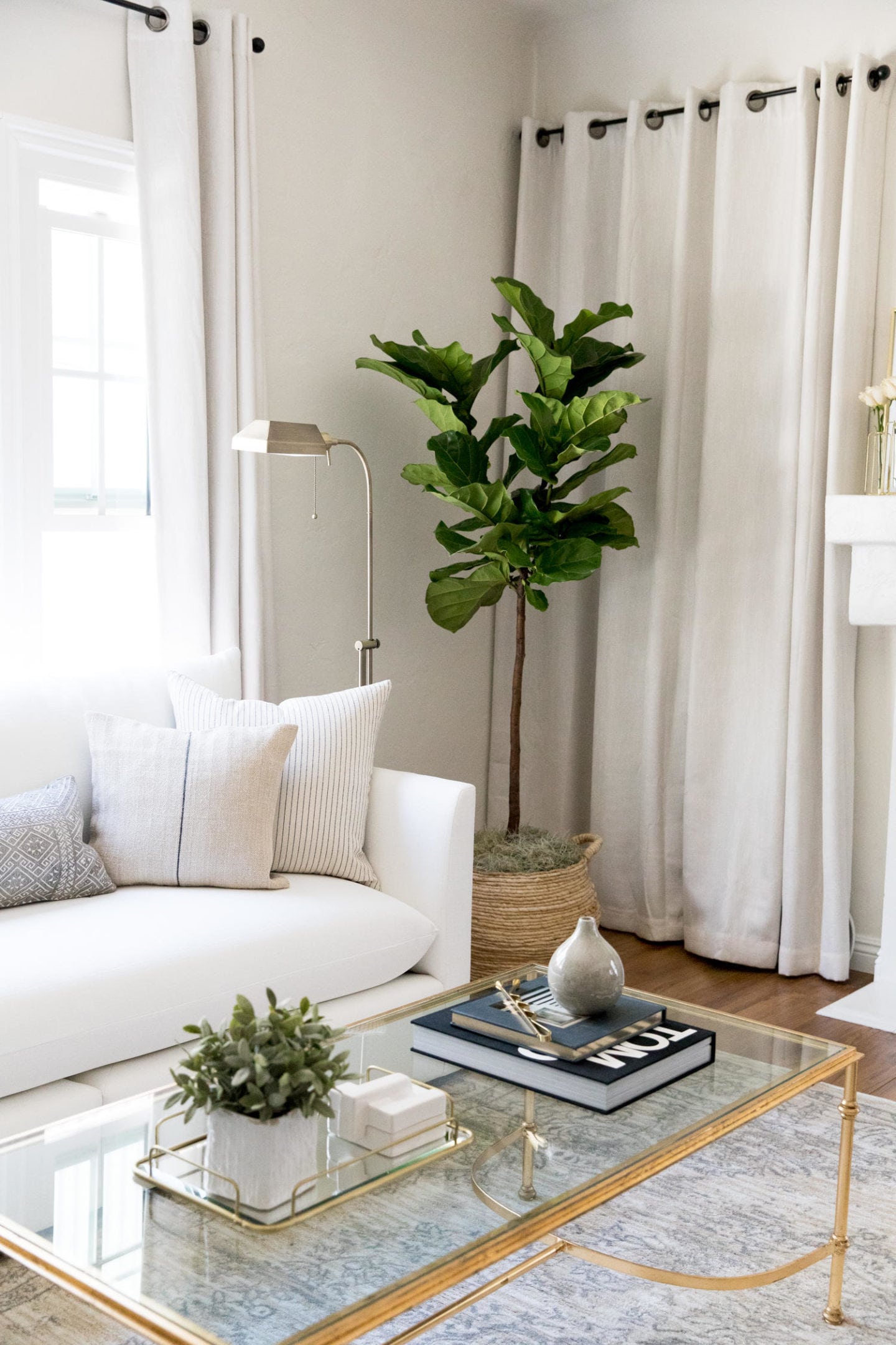 bright and chic living room decor, fiddle leaf fig tree | TheGirlFromPanama.com