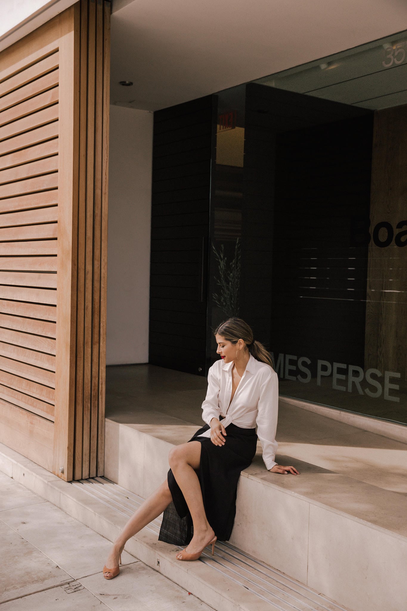 10 Fashion Staples for a Chic and Classy Wardrobe by Pam Hetlinger | TheGirlFromPanama.com | LA fashion blogger, classy styles, white button down, midi skirt, pam hetlinger style