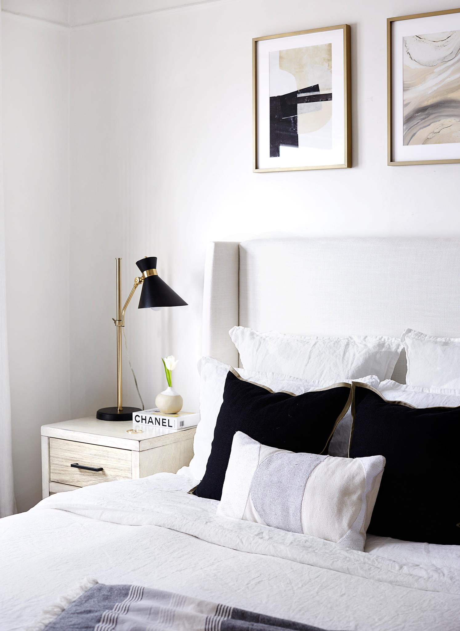 5 Essential Items for Small Bedrooms by Pam Hetlinger | TheGirlFromPanama | Joss & Main drawer, bright bedroom interior, parachute home bedding, bedroom interior inspiration, fashion blogger bedroom
