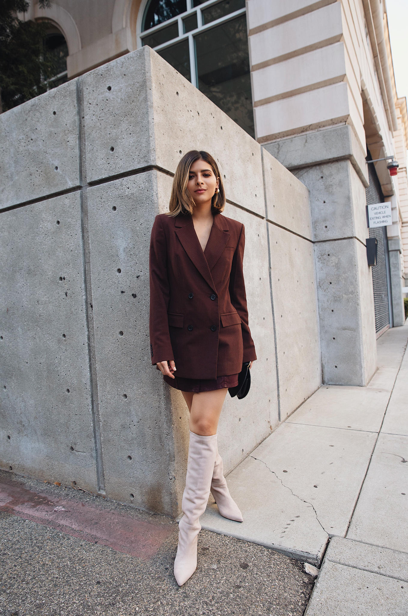 Pre-Black Friday Sales Happening Now by Pam Hetlinger | TheGirlFromPanama.com | Aritzia Blazer, knee high boots, chic fall outfit, burgundy fall outfit