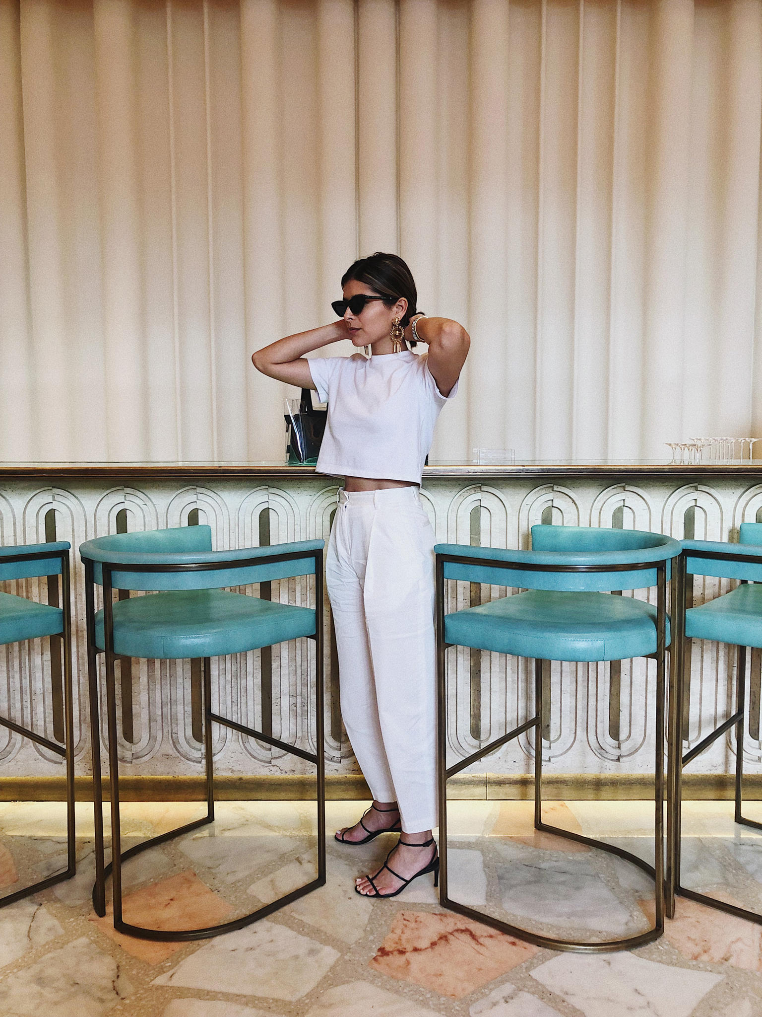 How to Spend 5 days in Dubai by Pam Hetlinger | TheGirlFromPanama.com | Dubai Travel Guide, Instagrammable spots dubai, fashion bloggers in dubai, flamingo room by tashas